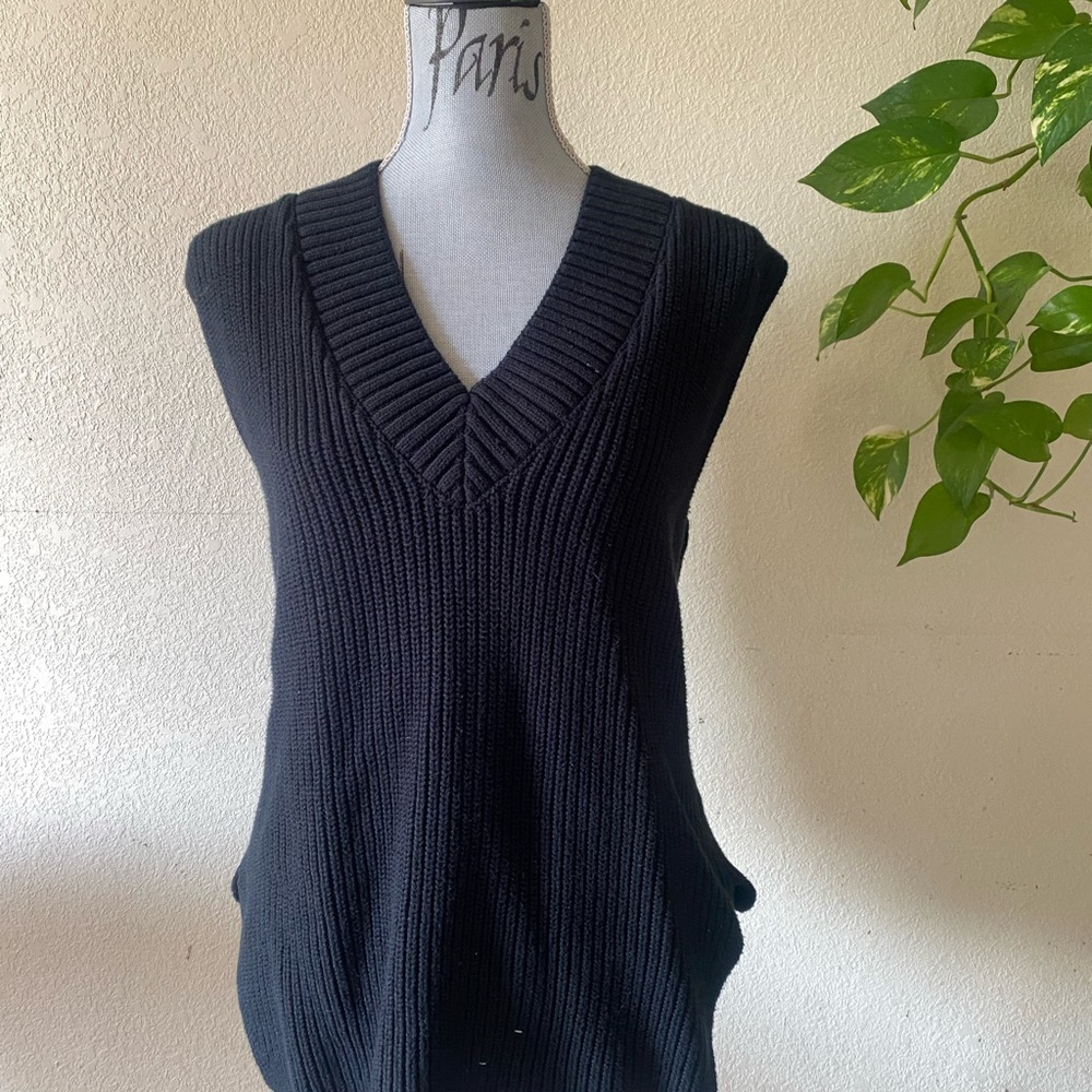 H&M Black Sweater Vest